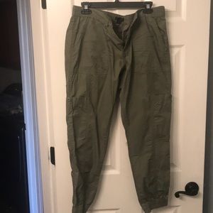 Gap Cargo Capris